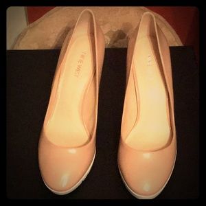 New Nine West patent leather pumps